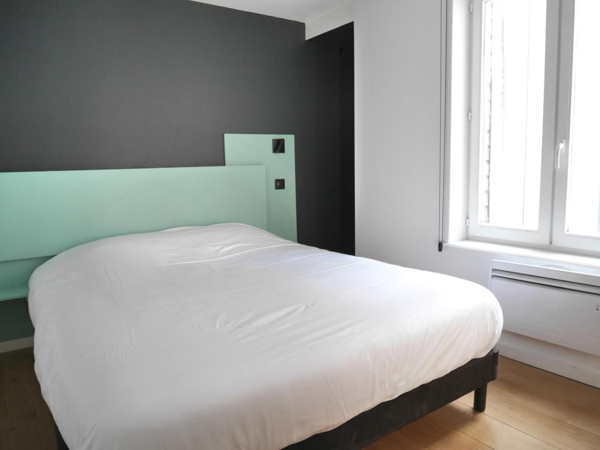 Le Chat Qui Dort Lille Extérieur photo
